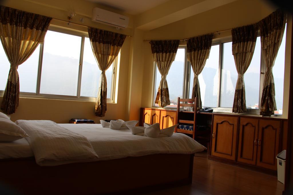 Hotel Milarepa Pvt Ltd Покхара Екстер'єр фото