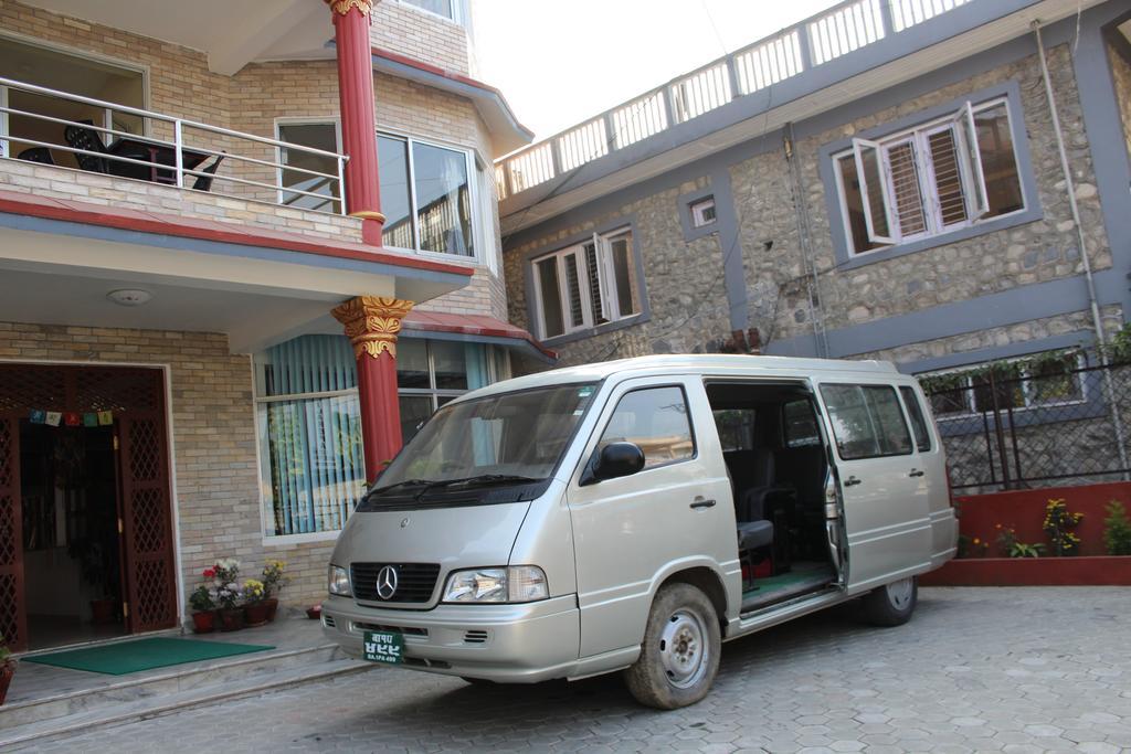 Hotel Milarepa Pvt Ltd Покхара Екстер'єр фото